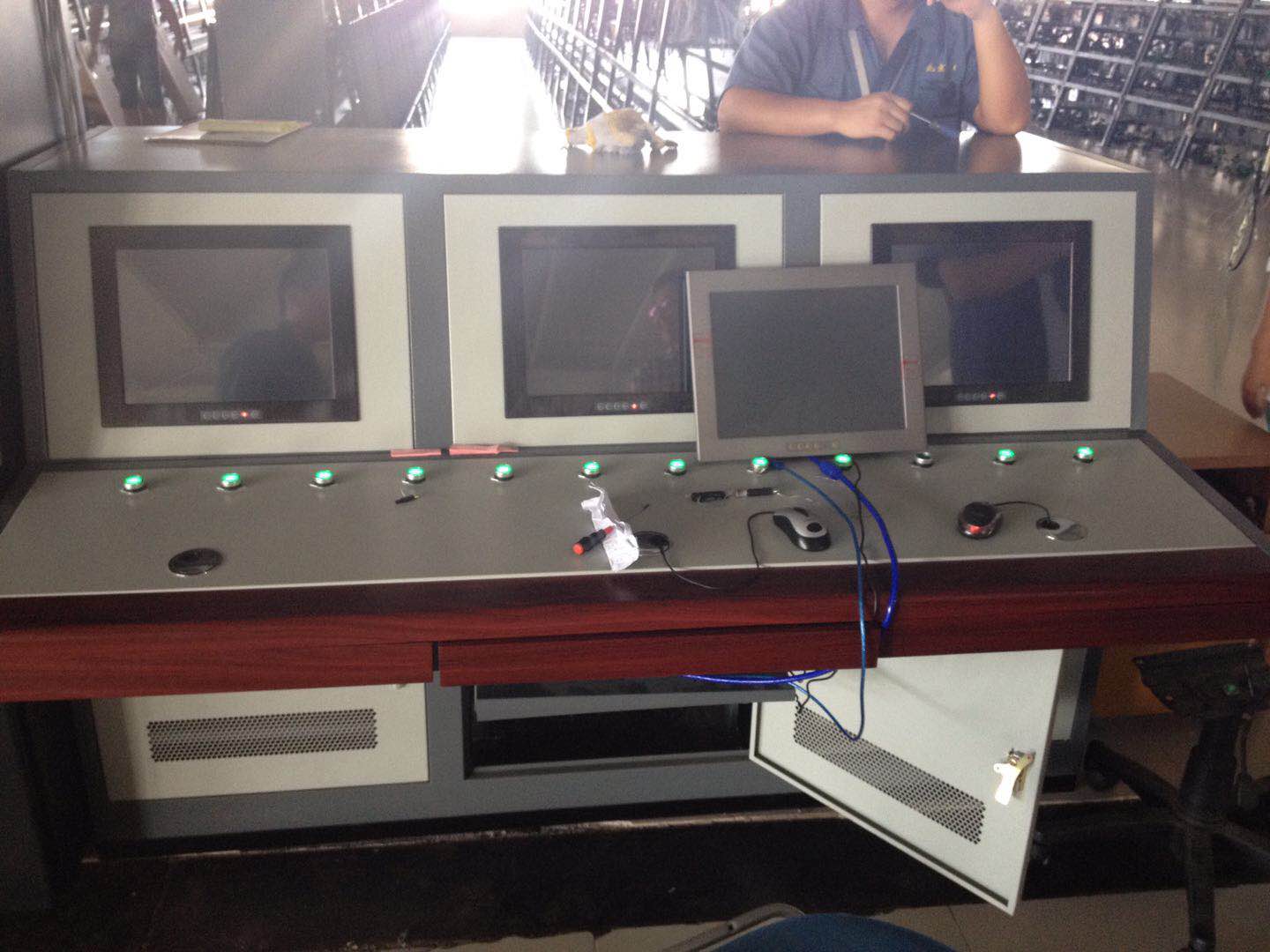 諾維工業觸摸顯示器在地鉄上的應用案例